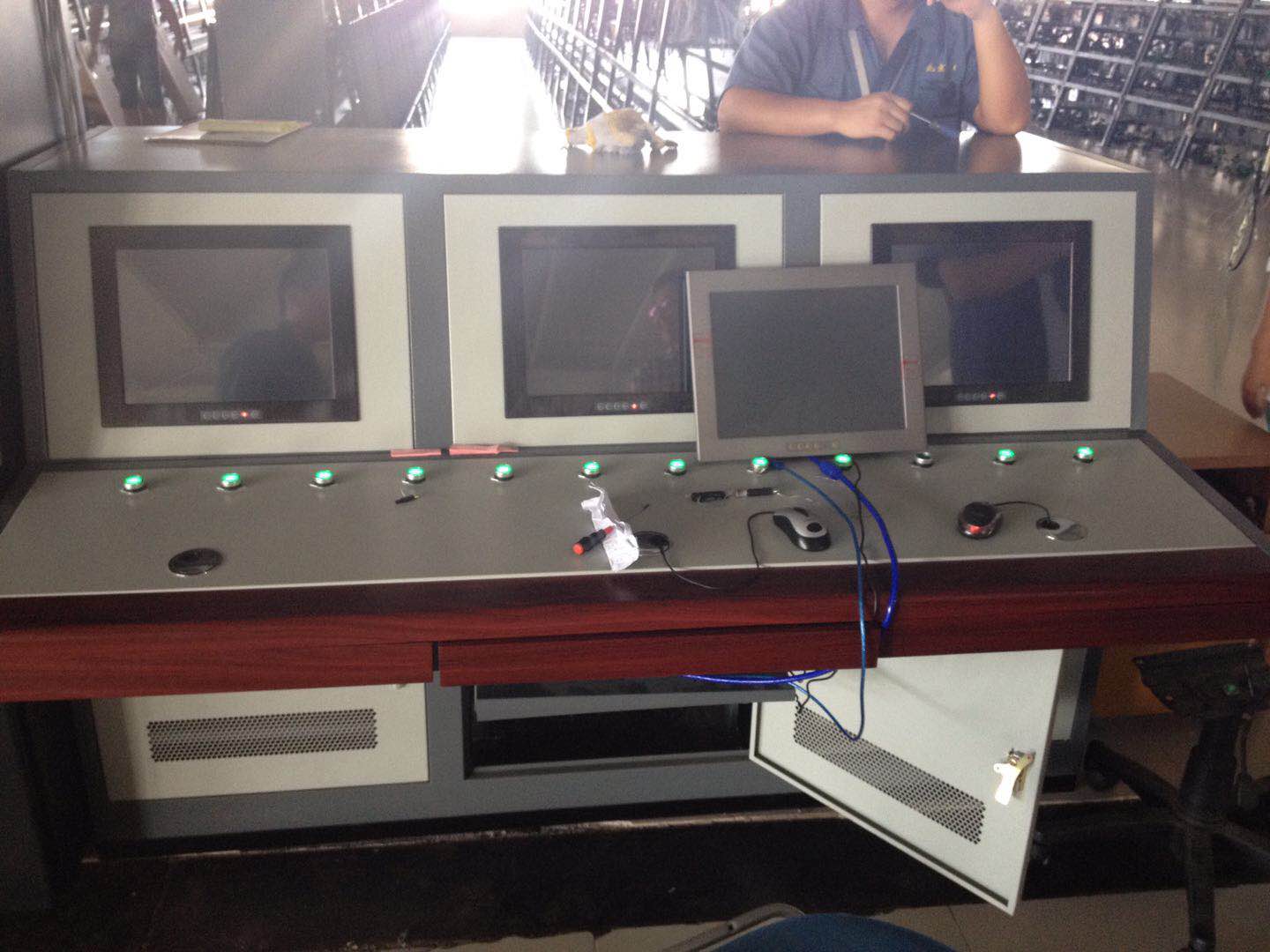 諾維工業觸摸顯示器在地鉄上的應用案例